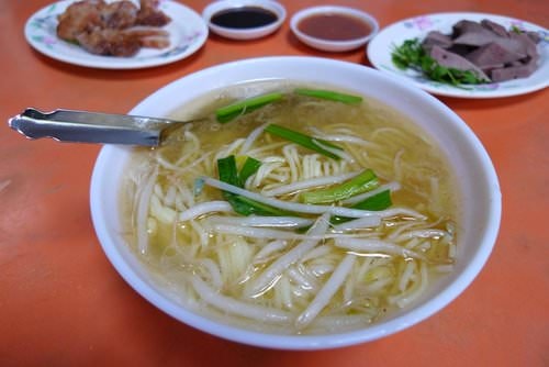 【台北】大稻埕古早味─阿華鯊魚煙、賣麵炎仔(金泉小吃店)、呷二嘴