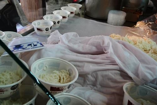 【台北】大稻埕古早味─阿華鯊魚煙、賣麵炎仔(金泉小吃店)、呷二嘴