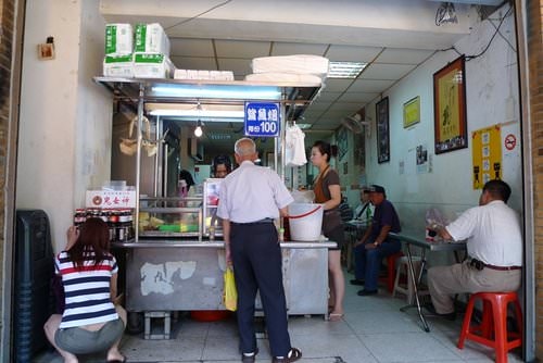 【台北】大稻埕古早味─阿華鯊魚煙、賣麵炎仔(金泉小吃店)、呷二嘴