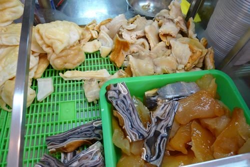 【台北】大稻埕古早味─阿華鯊魚煙、賣麵炎仔(金泉小吃店)、呷二嘴
